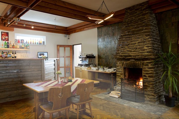 Lounge 50 of 61
