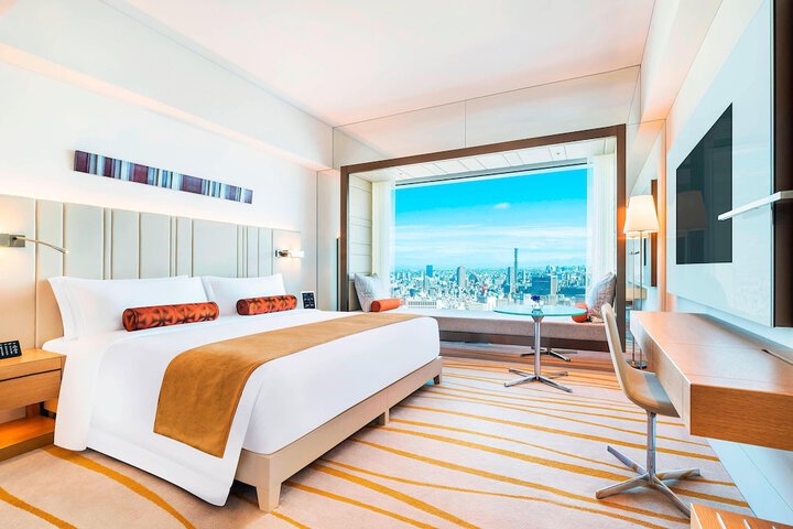 Room 18 of 200