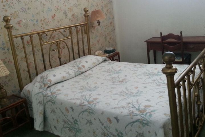 Room 9 of 26