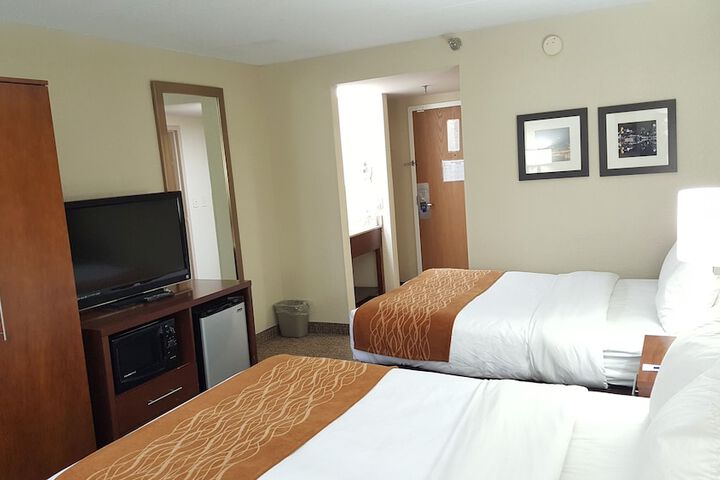 2 Double Beds (7 of 9)