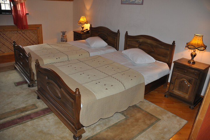 Room 10 of 31