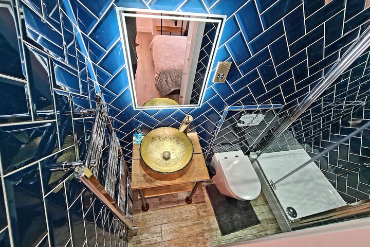 Room 18 of 25