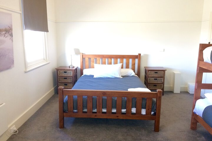 Room 9 of 34