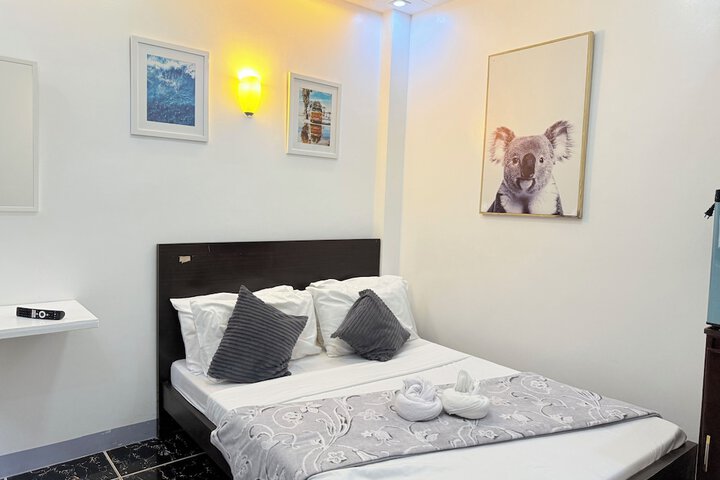 Room 14 of 108