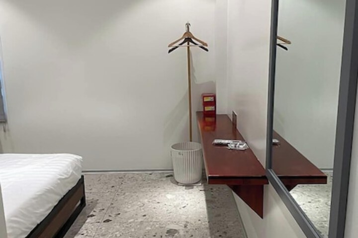 Room 3 of 6