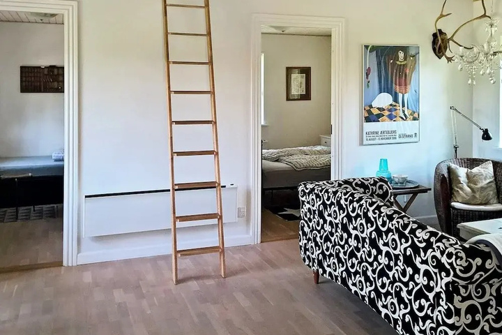 Room 4 of 17