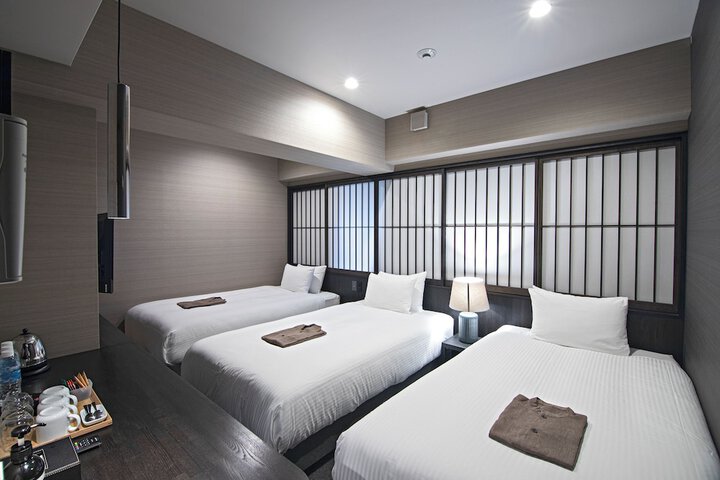 Room 6 of 32