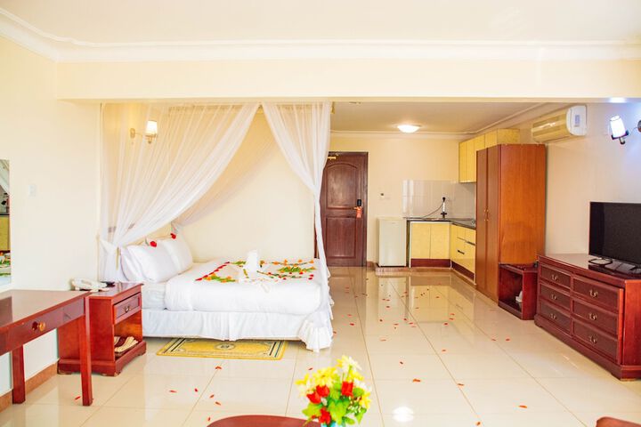 Room 5 of 32
