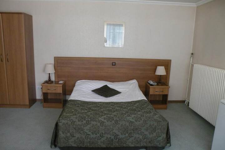 Room 7 of 28