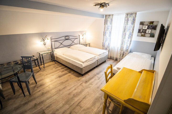 Room 15 of 48