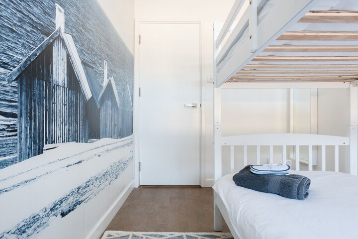 Room 10 of 33