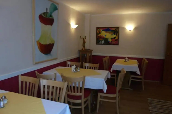 Dining 7 of 8