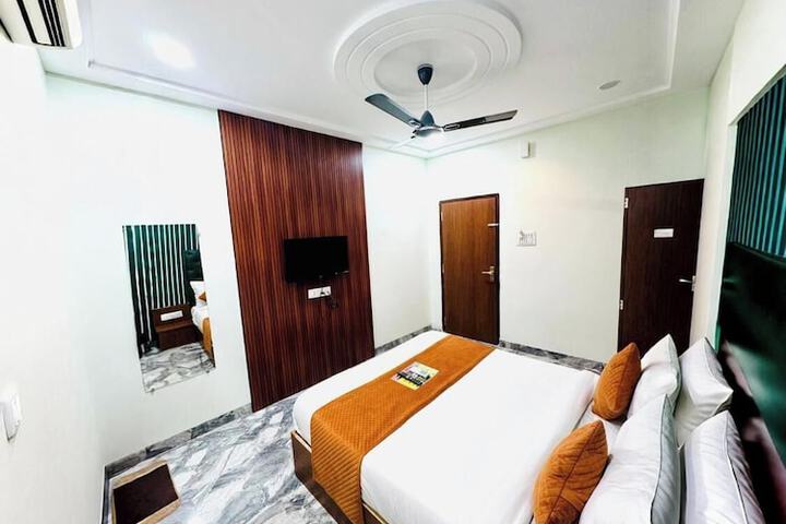 Room 2 of 30