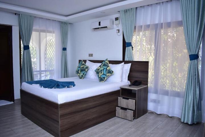 makaazi hotel Nyali