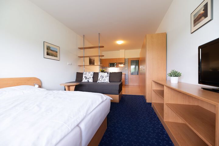Room 4 of 65