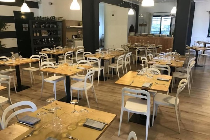 Dining 21 of 24