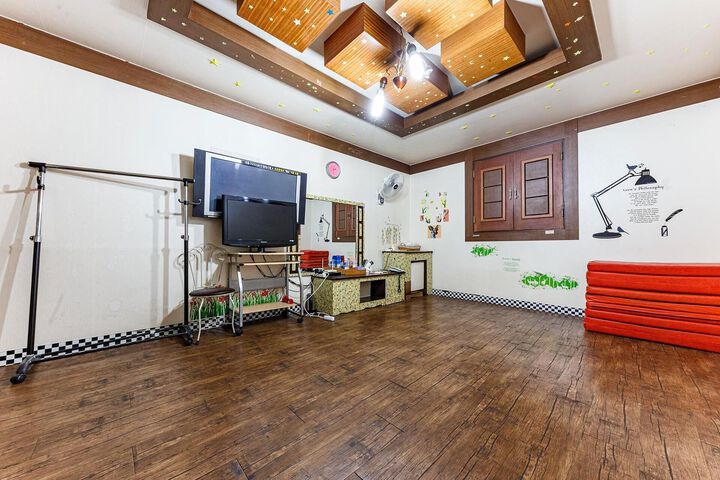 Room 7 of 27
