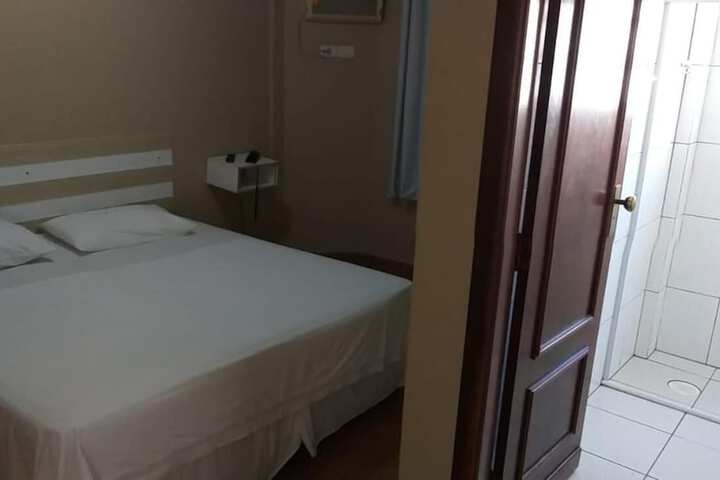 Room 10 of 42