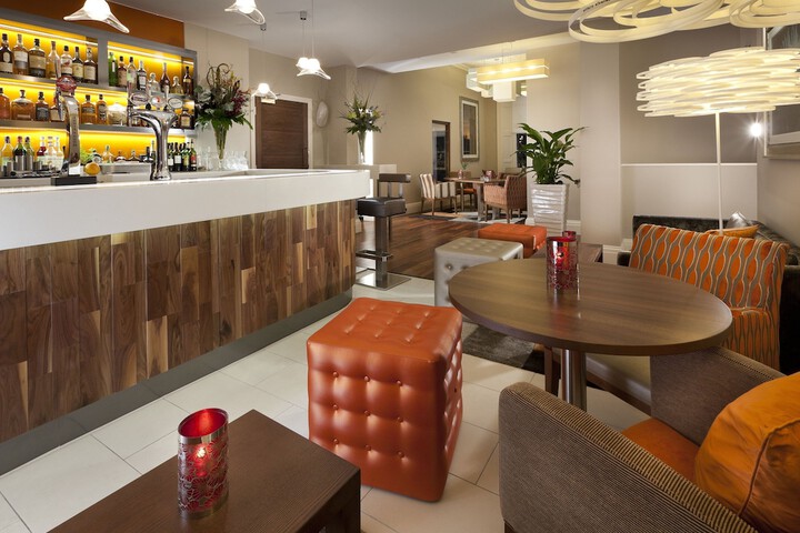 Lounge 71 of 86