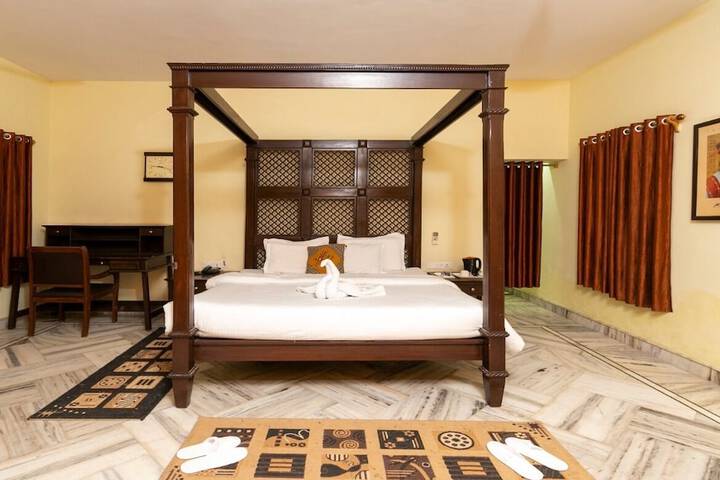 Room 4 of 14