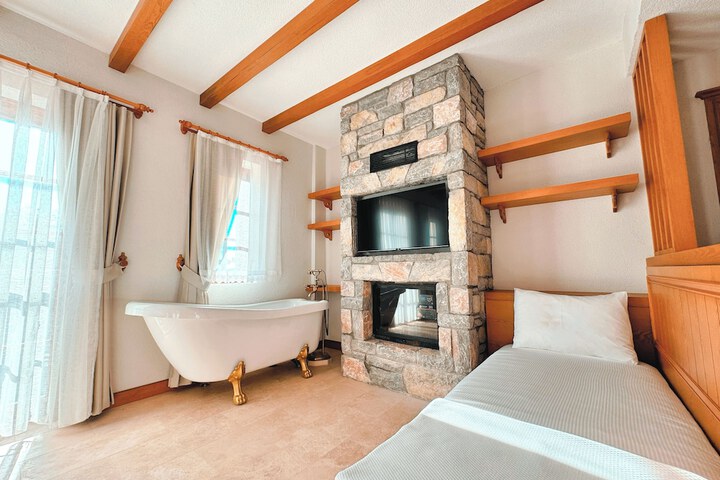 Room 13 of 63