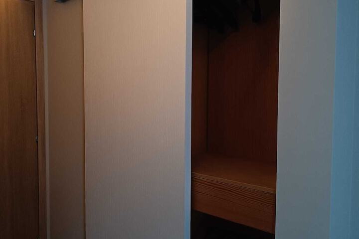 Room 34 of 64