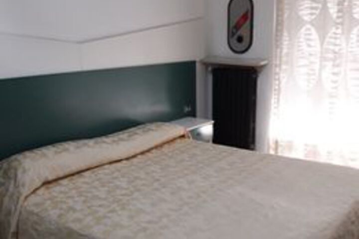 Room 11 of 29