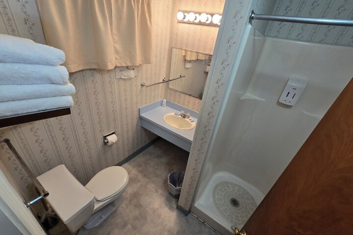 Room 72 of 123