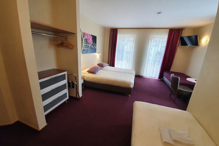 Room 4 of 46