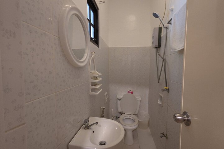 Room 115 of 144