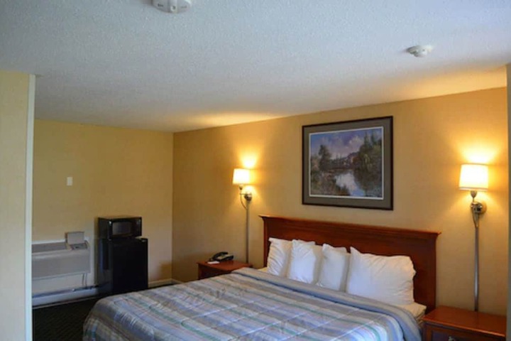 Room 11 of 23