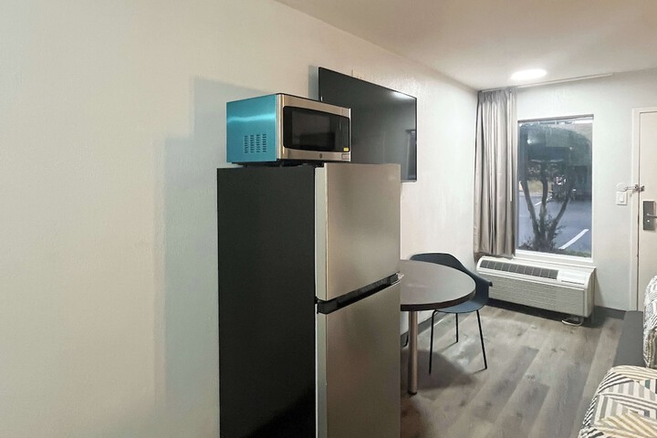 Room 6 of 24