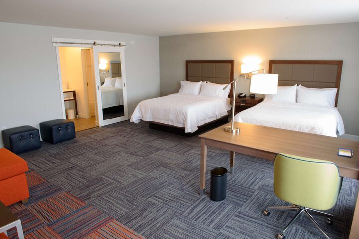 2 Queen Beds (7 of 7)