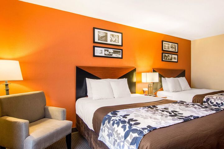 2 Queen Beds (1 of 7)