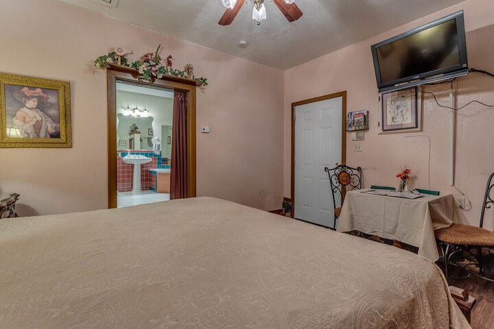 Room 8 of 65