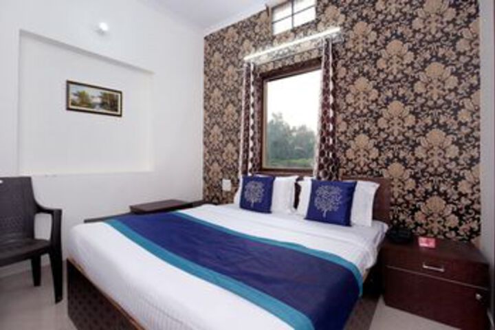 Room 8 of 22