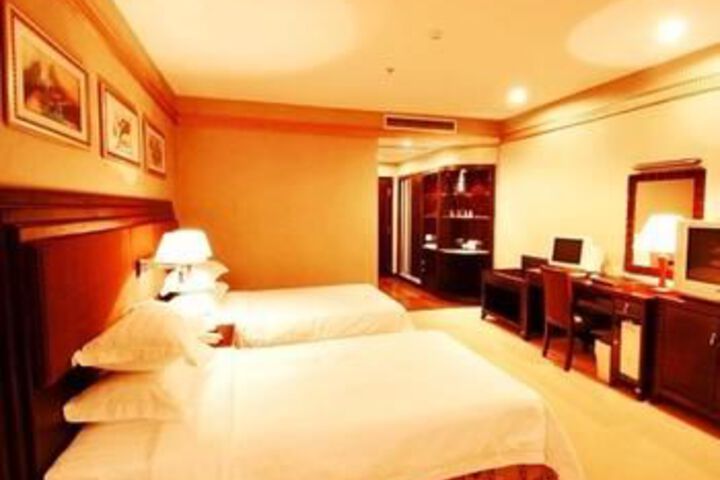 Room 8 of 36