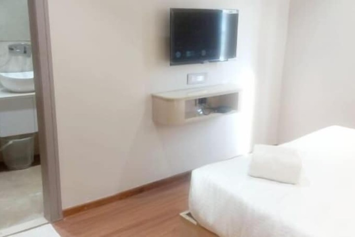 Room 5 of 25
