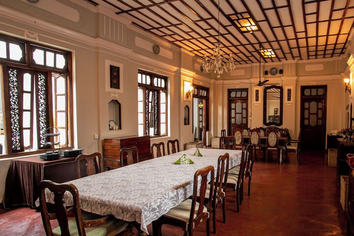 Dining 9 of 16