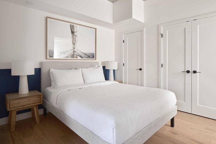 209 2nd Floor Studio Murphy Queen Bed with Balcony (63 of 95)