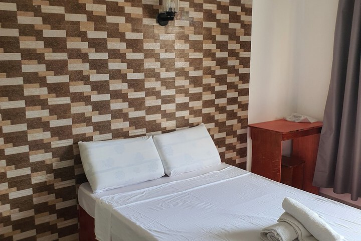 Room 5 of 65
