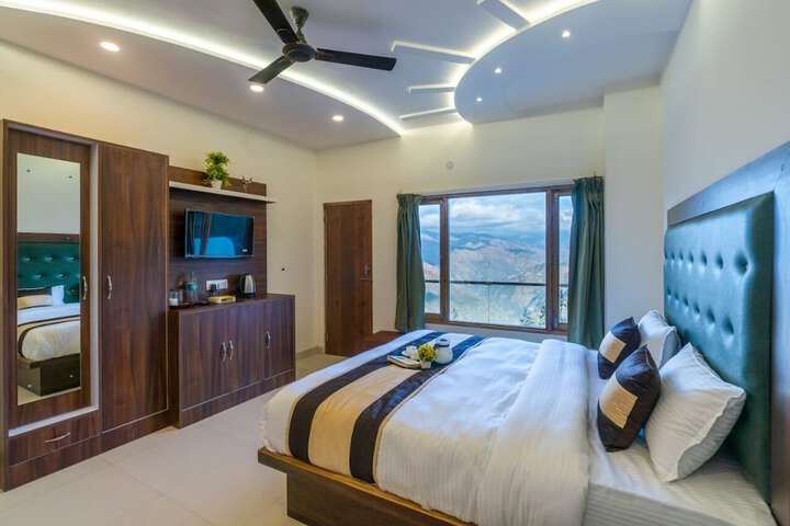 Room 16 of 32