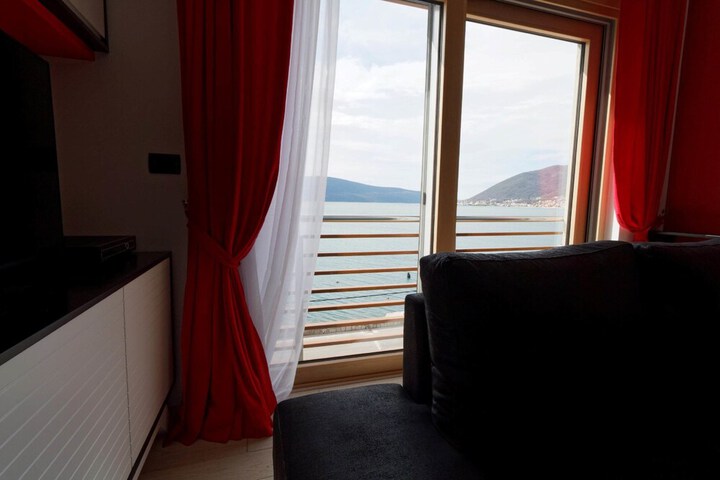 Room 52 of 71