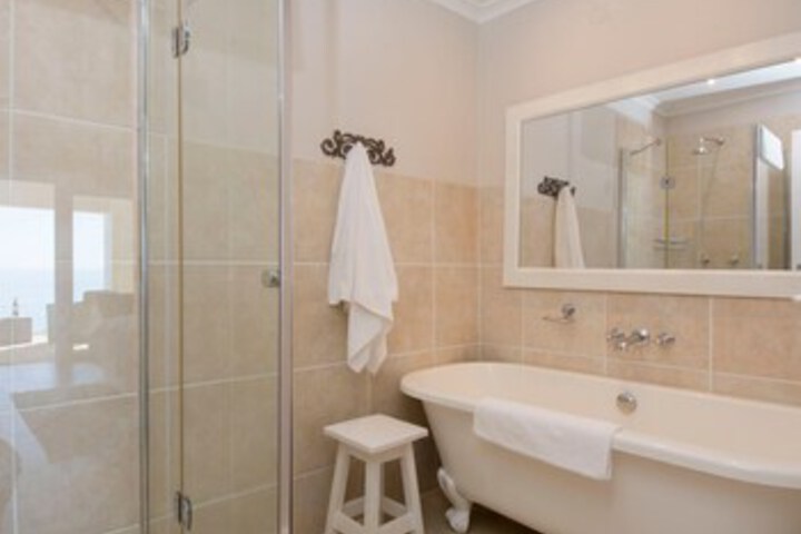 Room 5 of 25