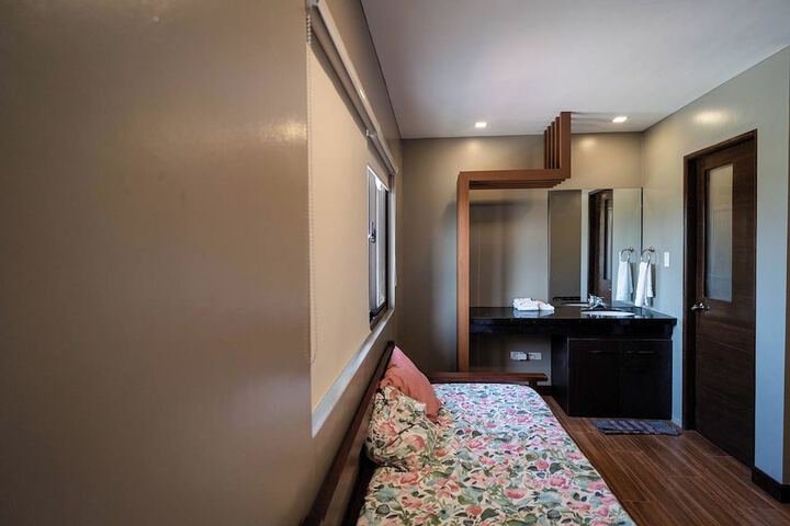 Room 4 of 37