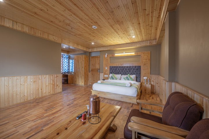 Room 10 of 37