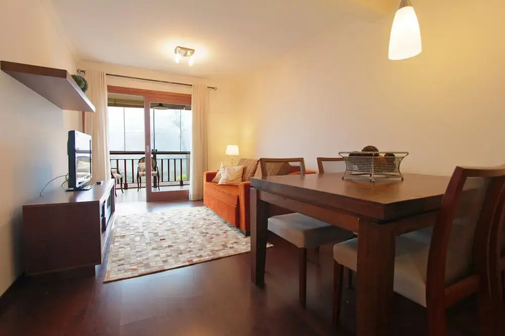 Room 4 of 10