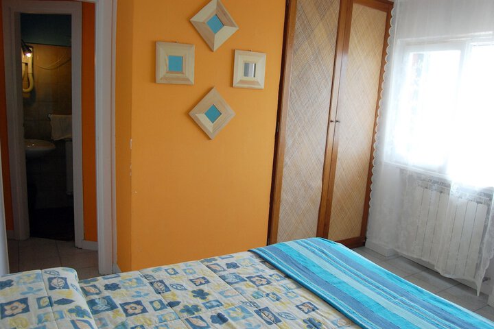 Room 7 of 42