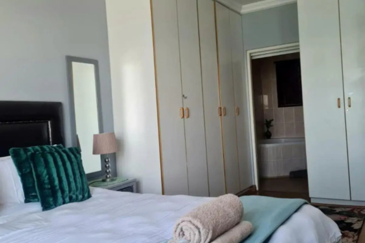 Room 6 of 15