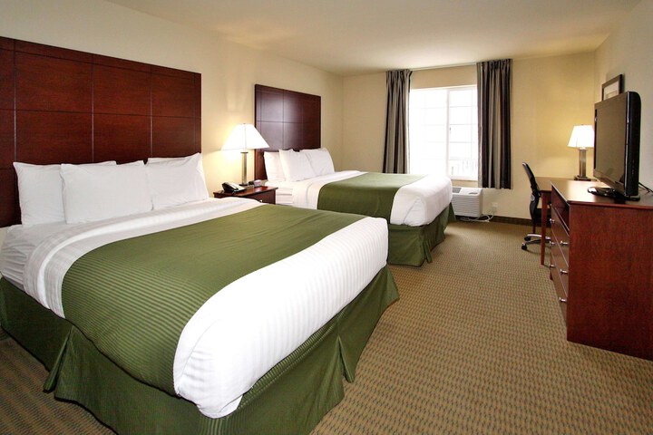 Guest Room 2 Queen Beds (6 of 11)